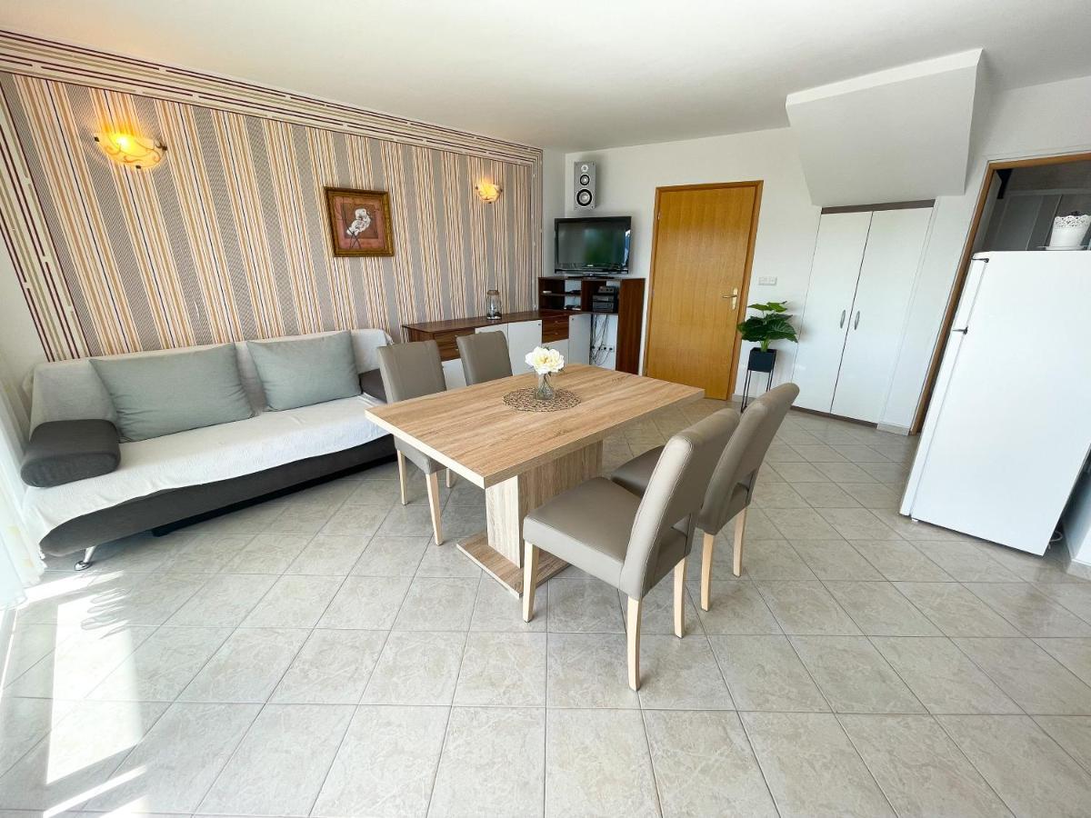 Apartment Nika 1 Dramalj Ngoại thất bức ảnh